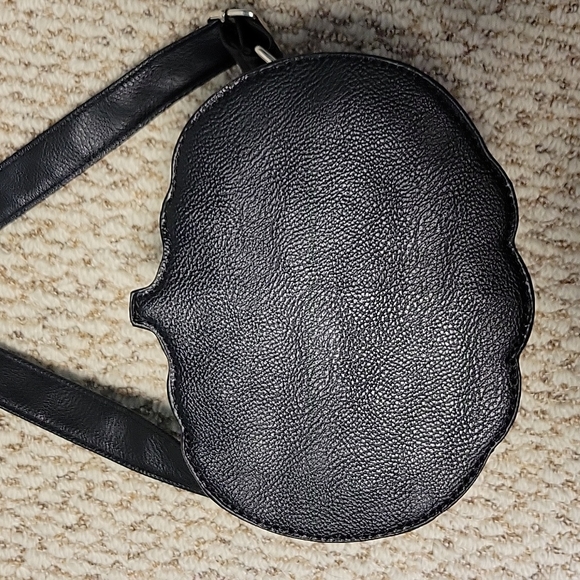 Small pumpkin adjustable strap purse - Picture 3 of 4